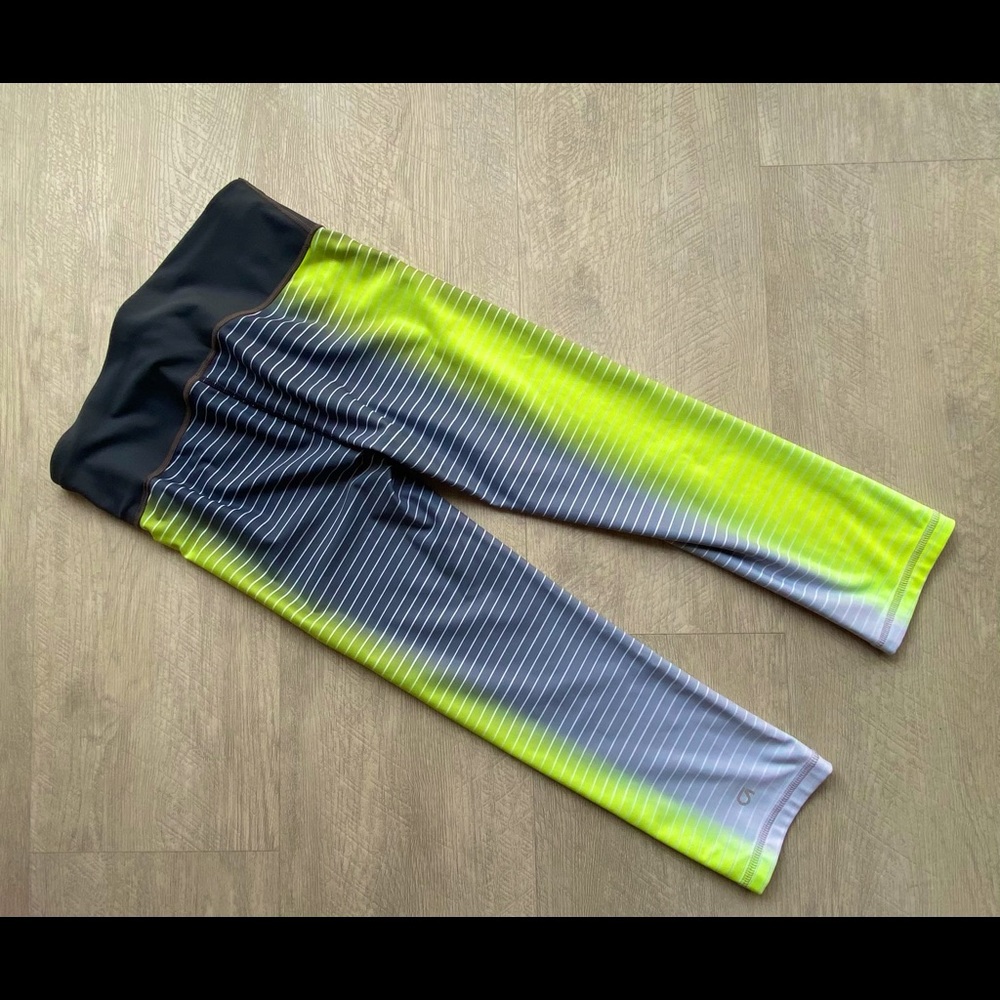 ✨GAPFit G Fast Capri✨ - Picture 3 of 4